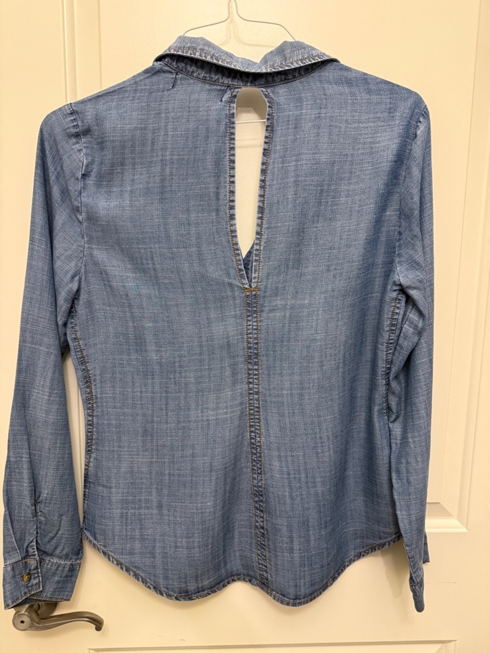 philosophy Light‎ Wash Denim Button-Down Shirt with back cutout - Picture 2 of 4